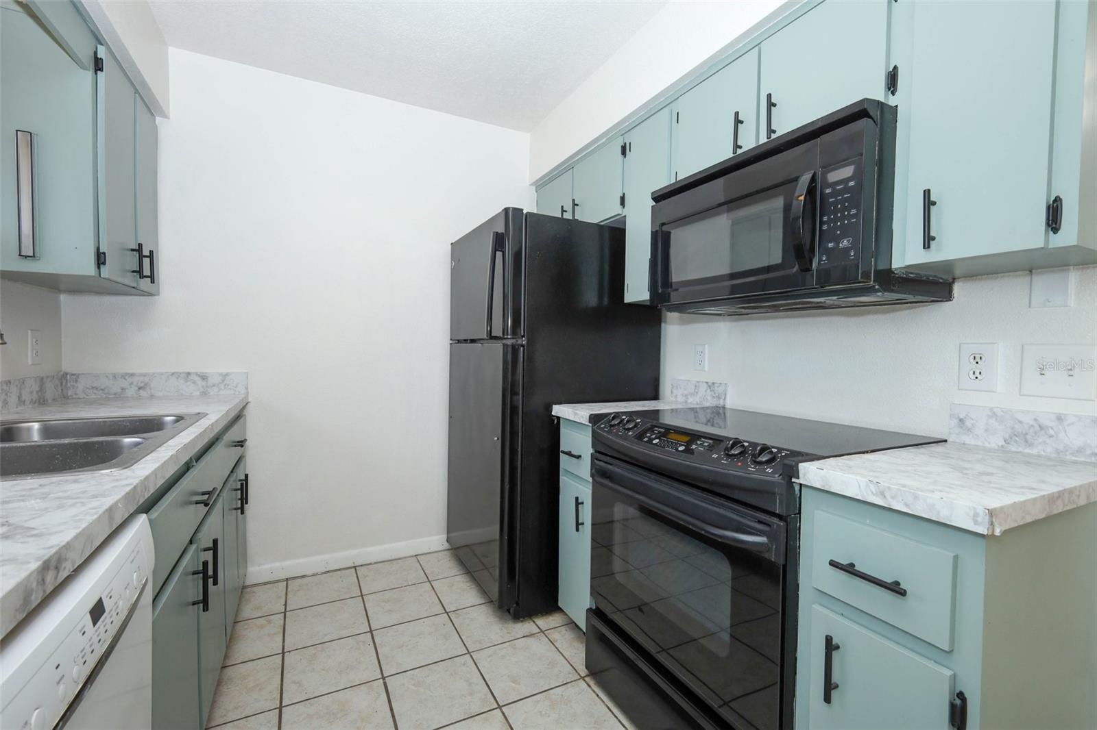 Image 11 of 35 For 420 Whitewing Circle