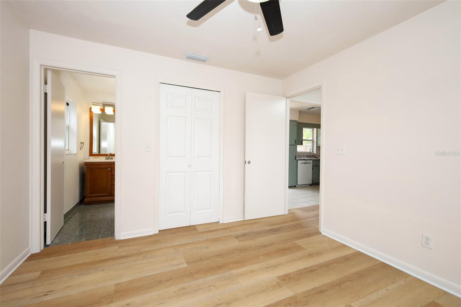 Image 16 of 35 For 420 Whitewing Circle