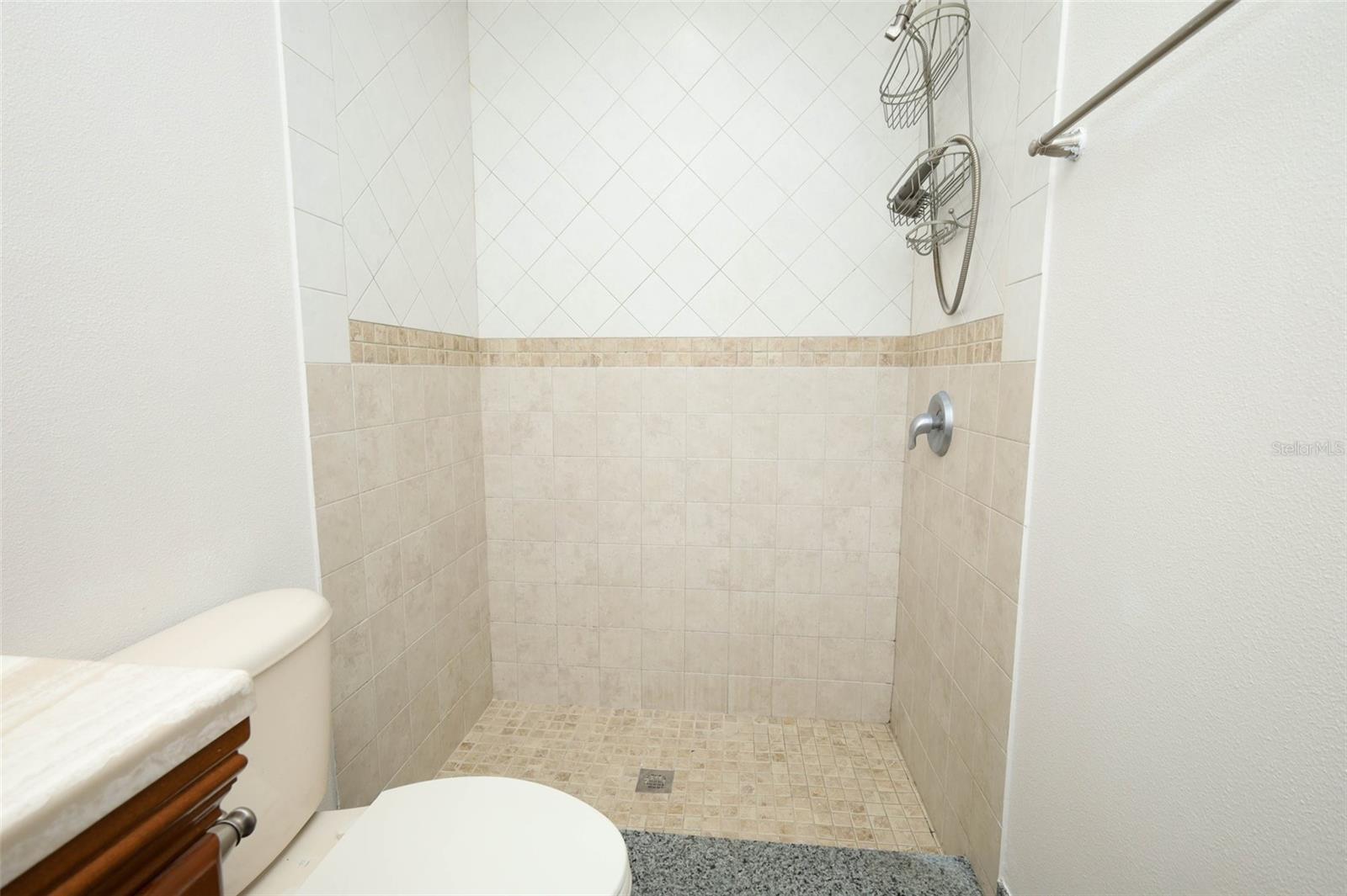 Image 20 of 35 For 420 Whitewing Circle