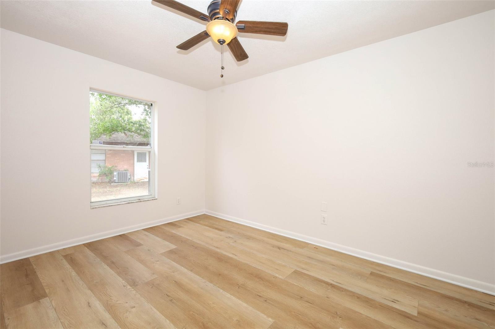 Image 21 of 35 For 420 Whitewing Circle