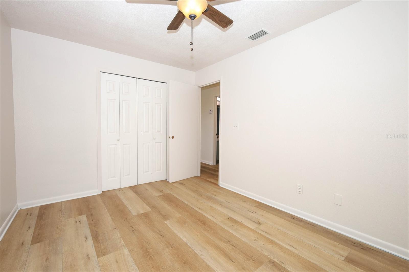 Image 22 of 35 For 420 Whitewing Circle