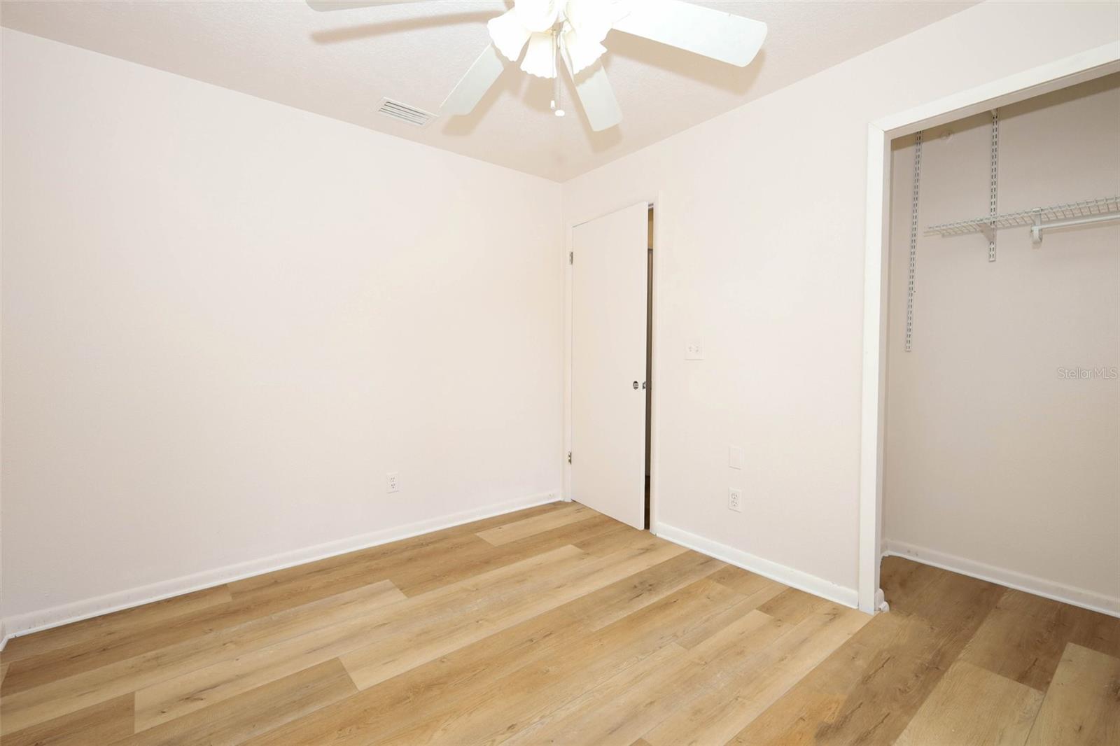 Image 24 of 35 For 420 Whitewing Circle