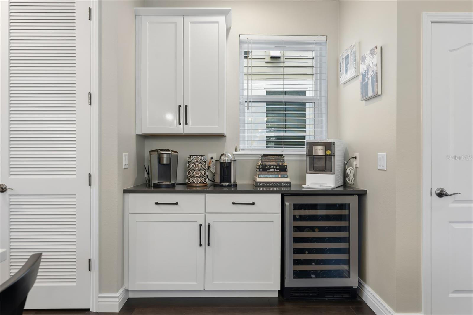 Image 12 of 53 For 8189 Laureate Boulevard