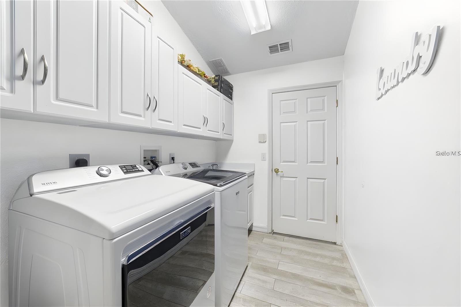 Image 26 of 83 For 388 Sweetwater Springs St