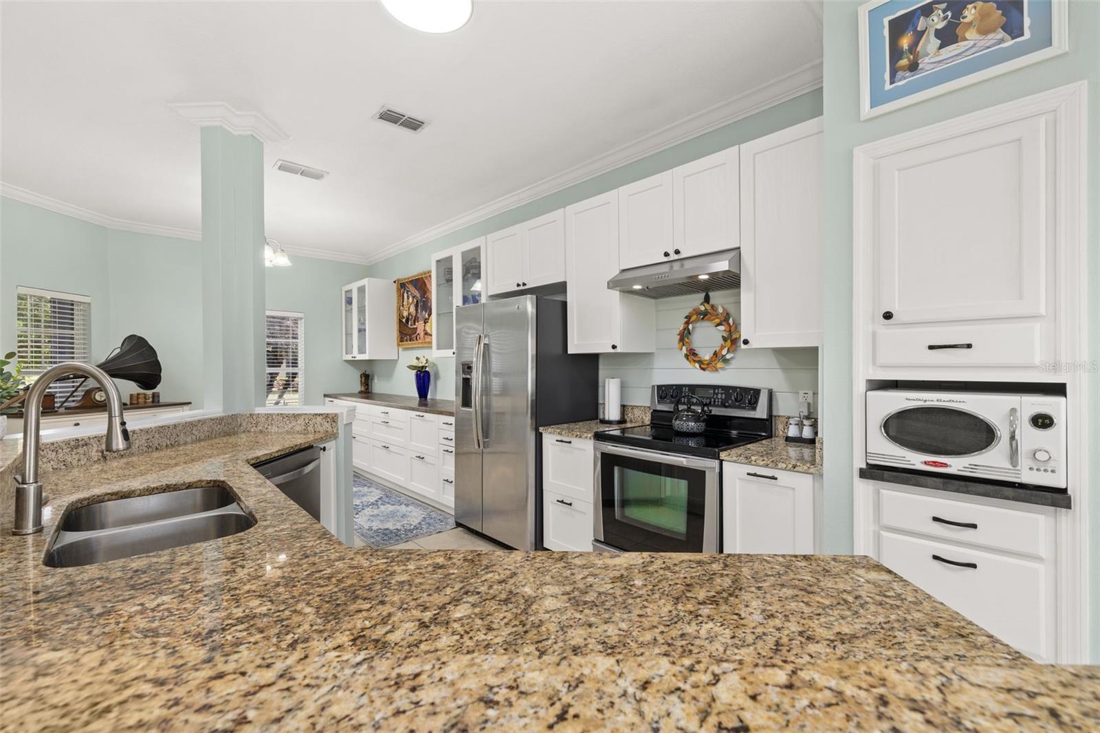 Image 11 of 68 For 2591 Summerland Way