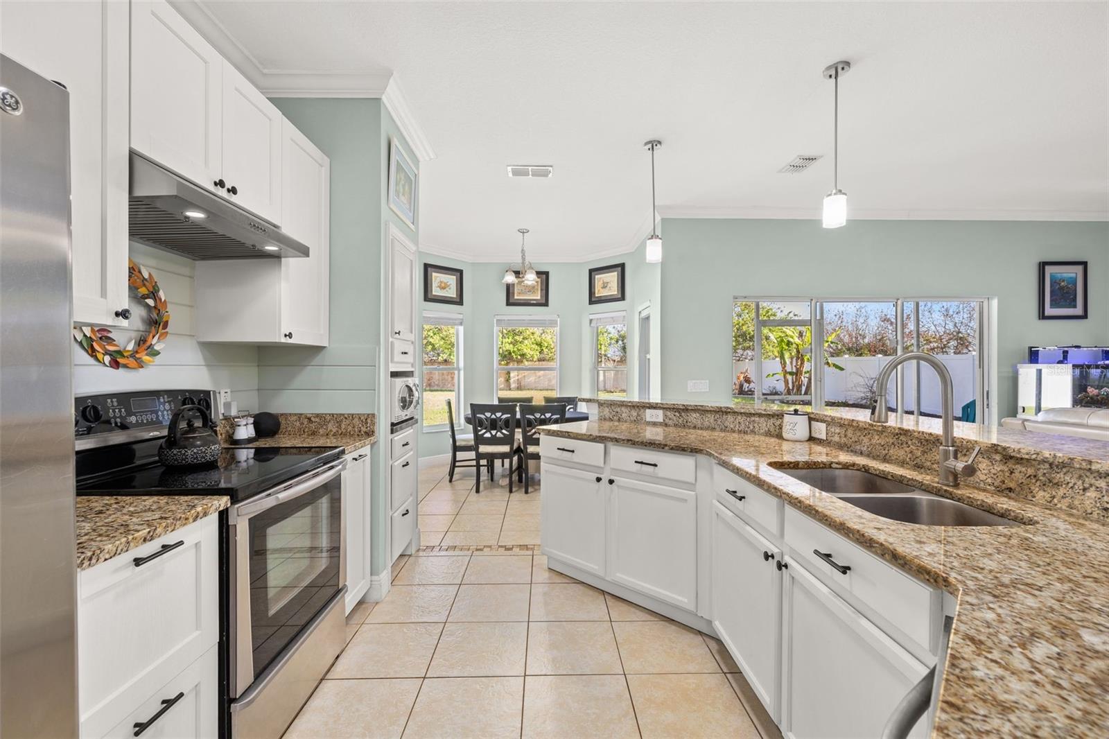 Image 13 of 68 For 2591 Summerland Way