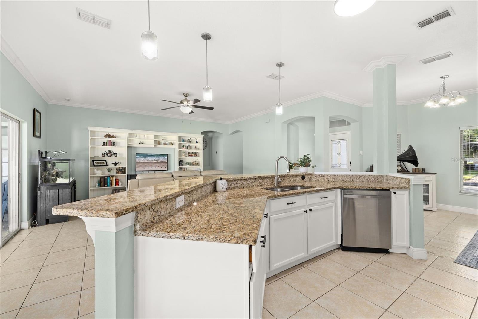 Image 14 of 68 For 2591 Summerland Way