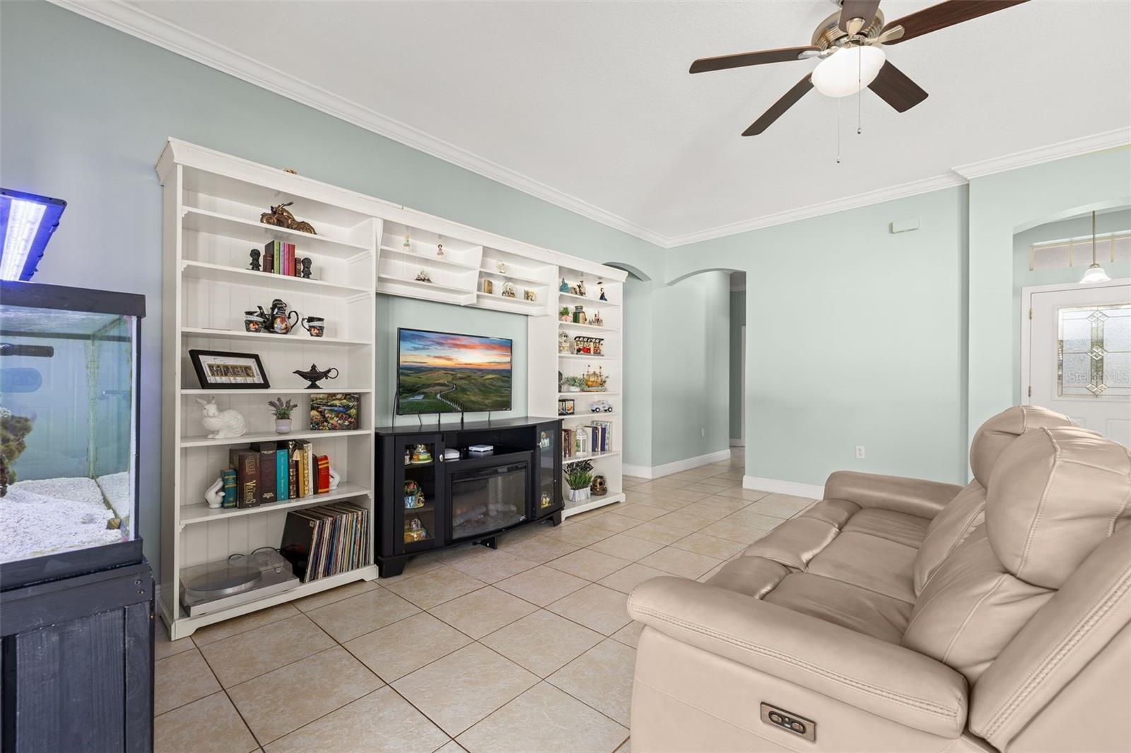 Image 18 of 68 For 2591 Summerland Way