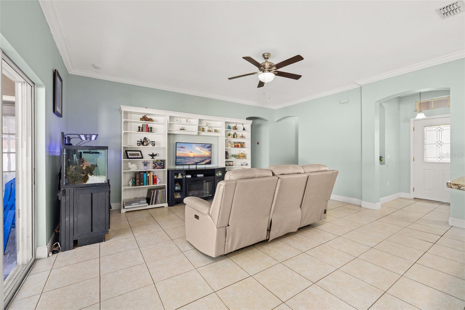 Image 19 of 68 For 2591 Summerland Way