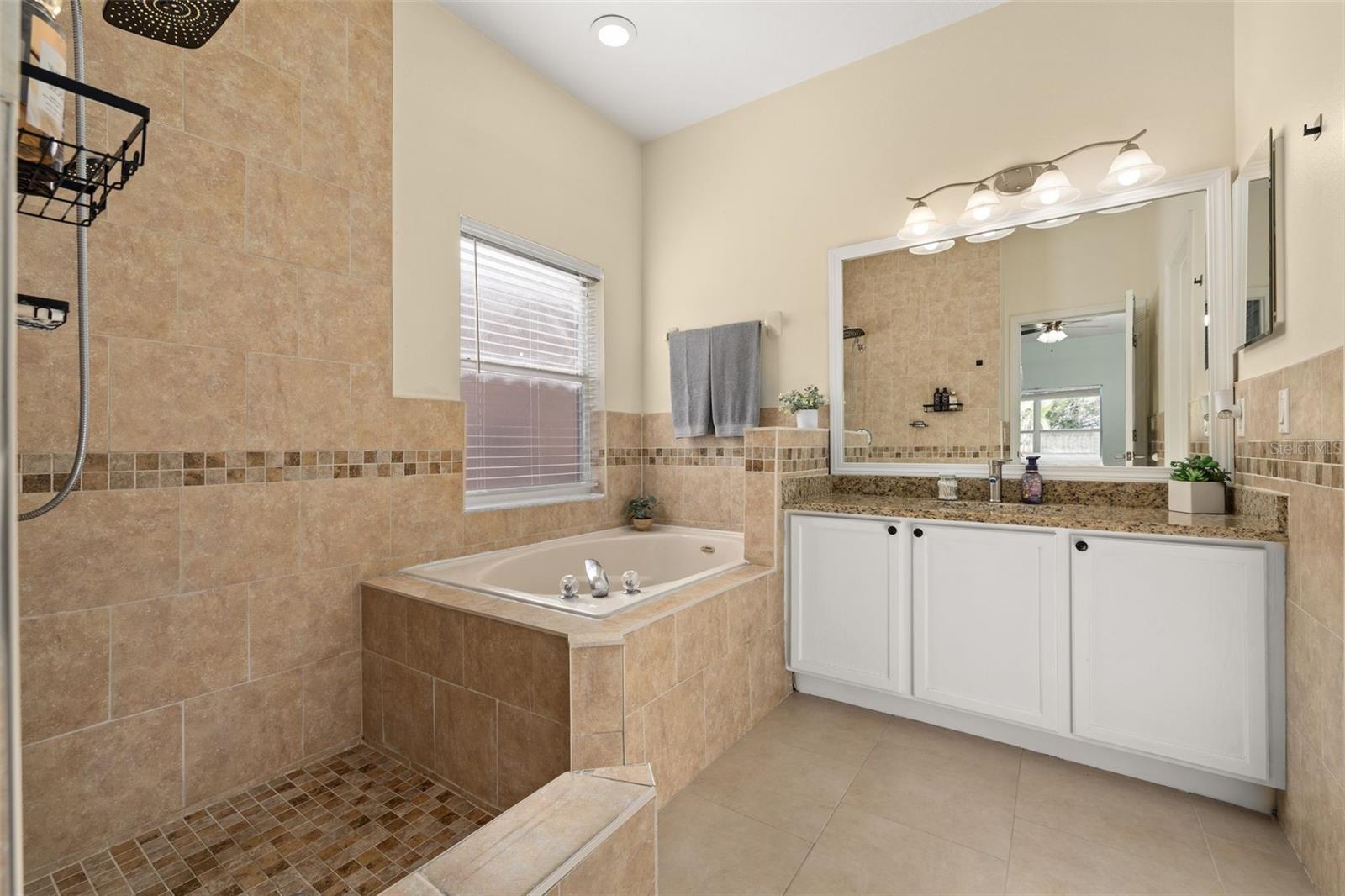 Image 22 of 68 For 2591 Summerland Way