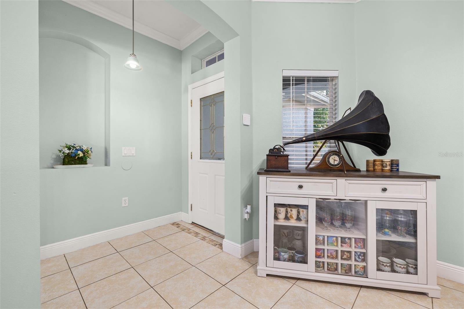 Image 8 of 68 For 2591 Summerland Way