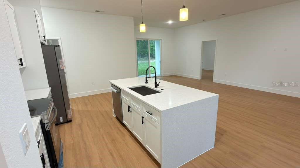 Image 15 of 58 For 7250 Freeport Circle