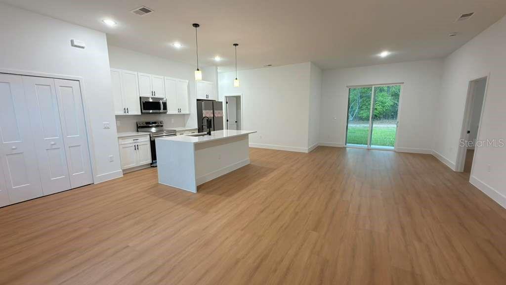 Image 29 of 58 For 7250 Freeport Circle