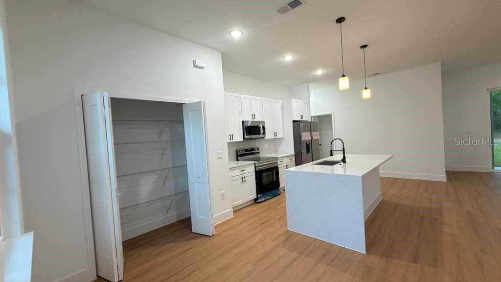 Image 4 of 58 For 7250 Freeport Circle