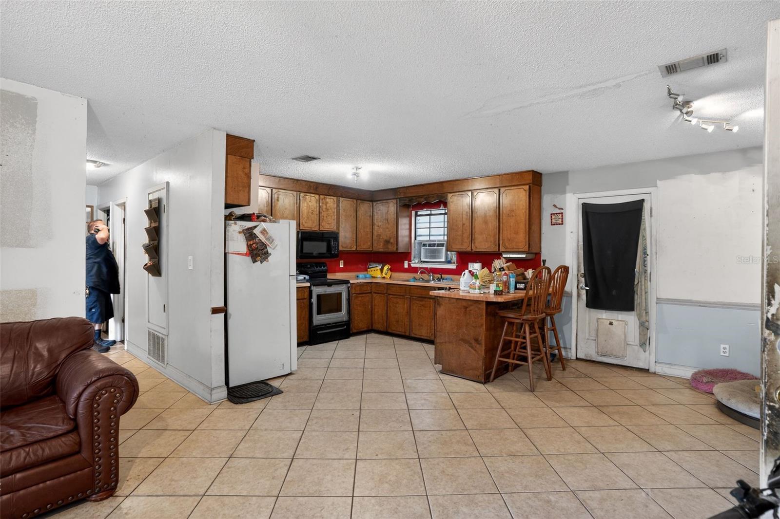 Image 10 of 37 For 9910 Oak Haven Road