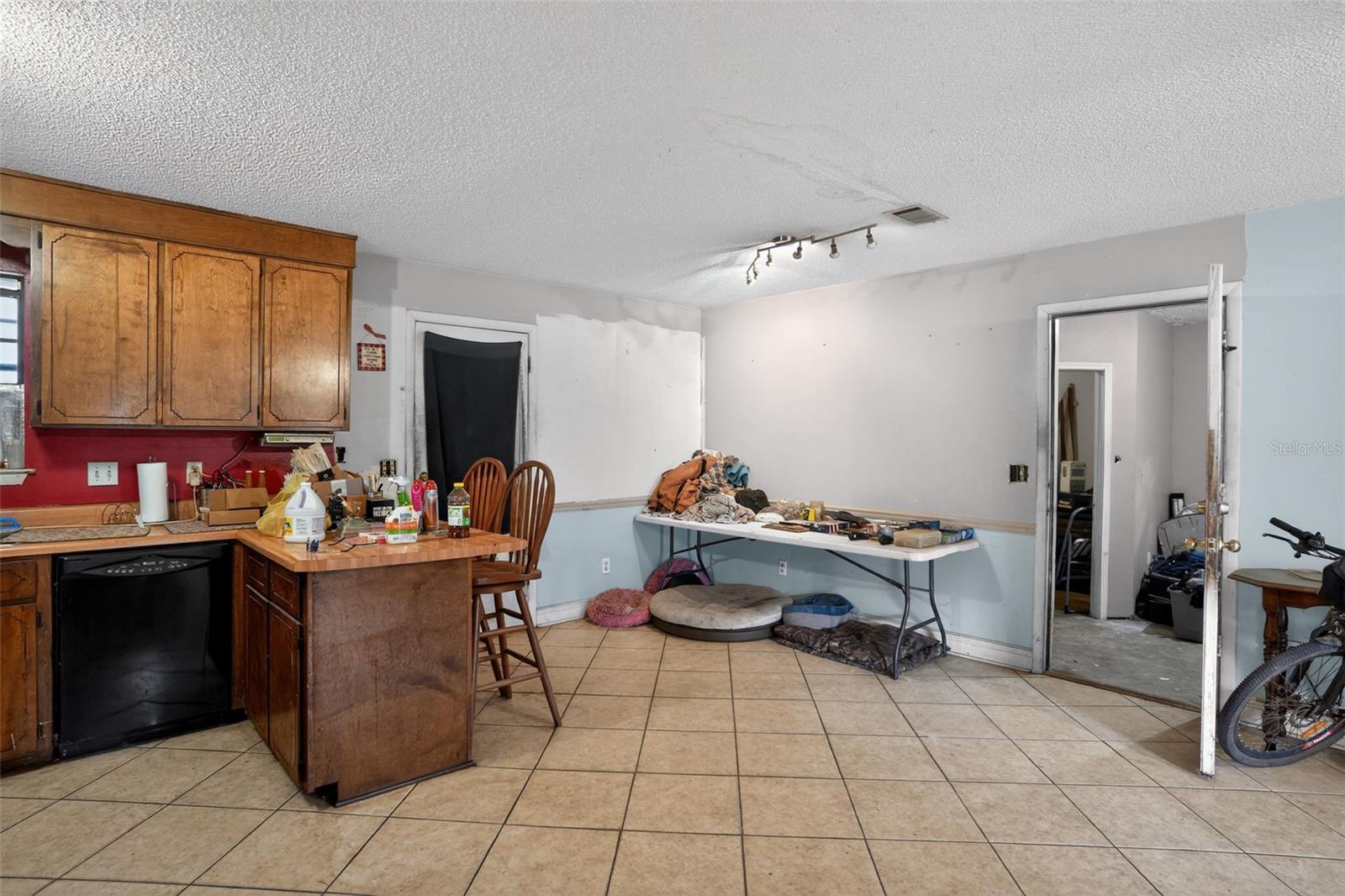 Image 13 of 37 For 9910 Oak Haven Road