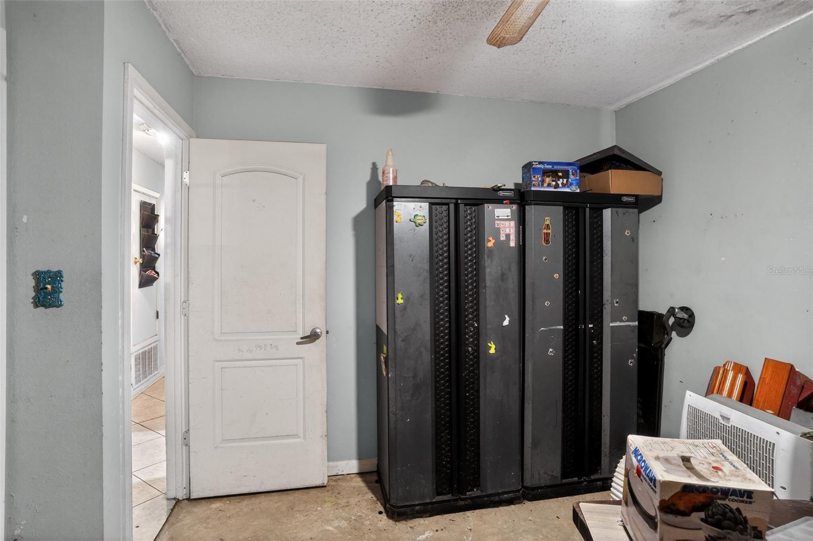 Image 18 of 37 For 9910 Oak Haven Road