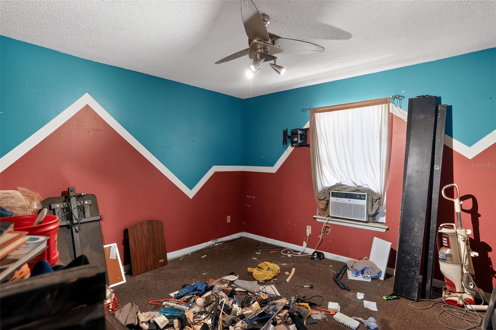 Image 19 of 37 For 9910 Oak Haven Road