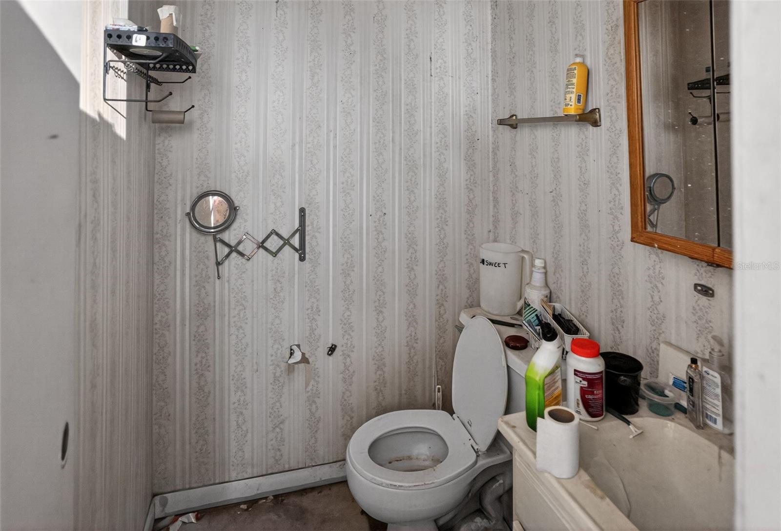 Image 21 of 37 For 9910 Oak Haven Road