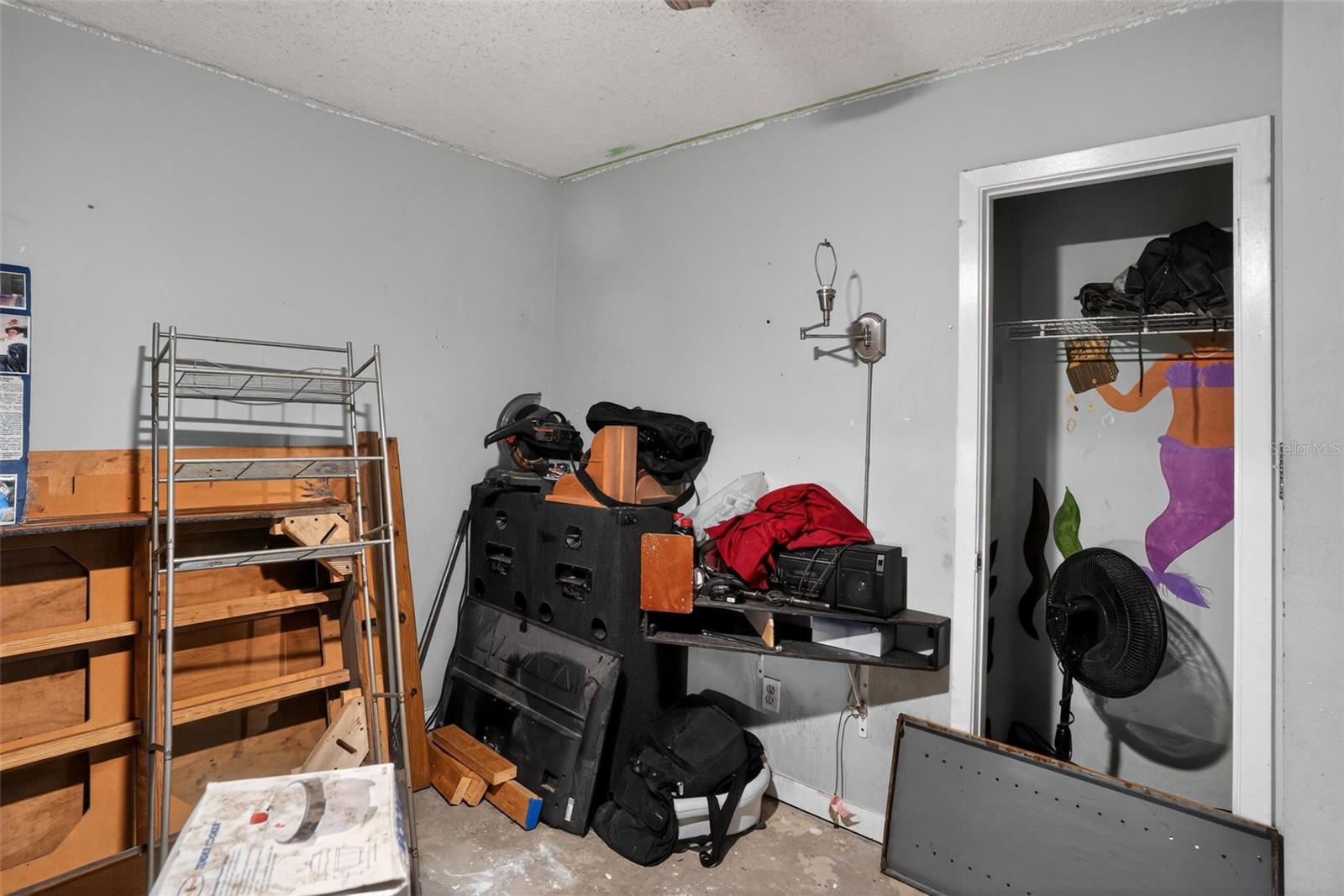 Image 26 of 37 For 9910 Oak Haven Road