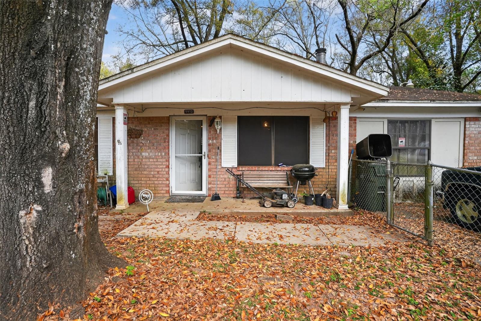 Image 3 of 37 For 9910 Oak Haven Road