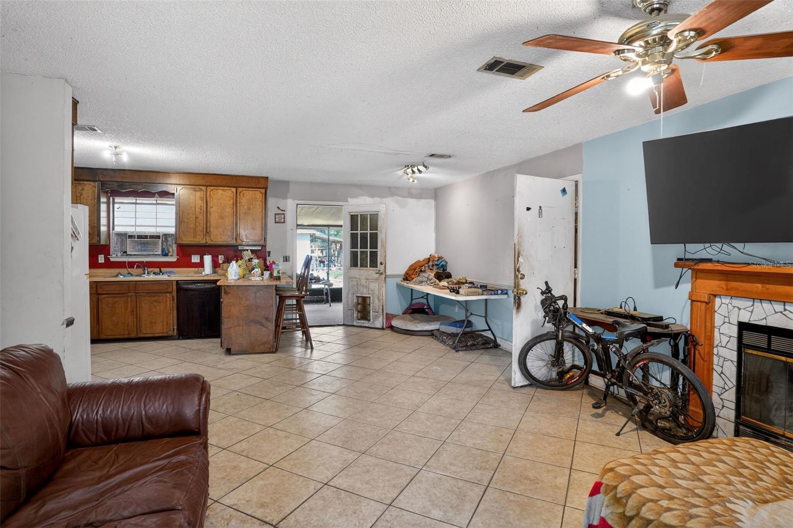 Image 7 of 37 For 9910 Oak Haven Road