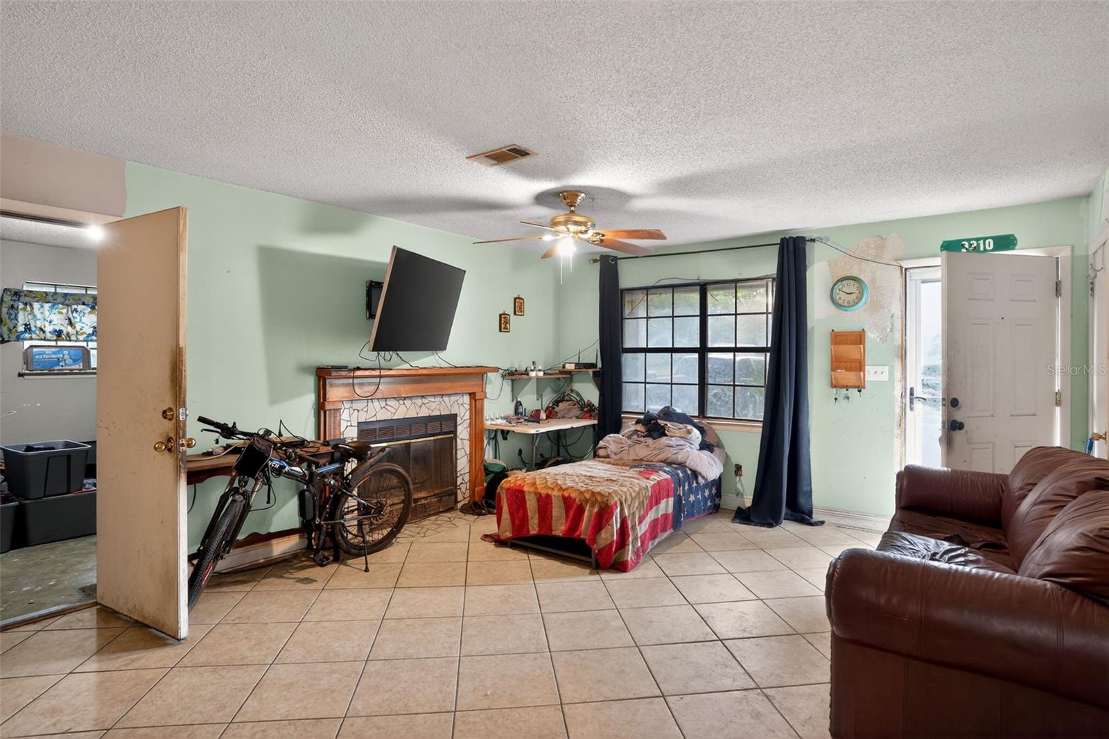 Image 8 of 37 For 9910 Oak Haven Road