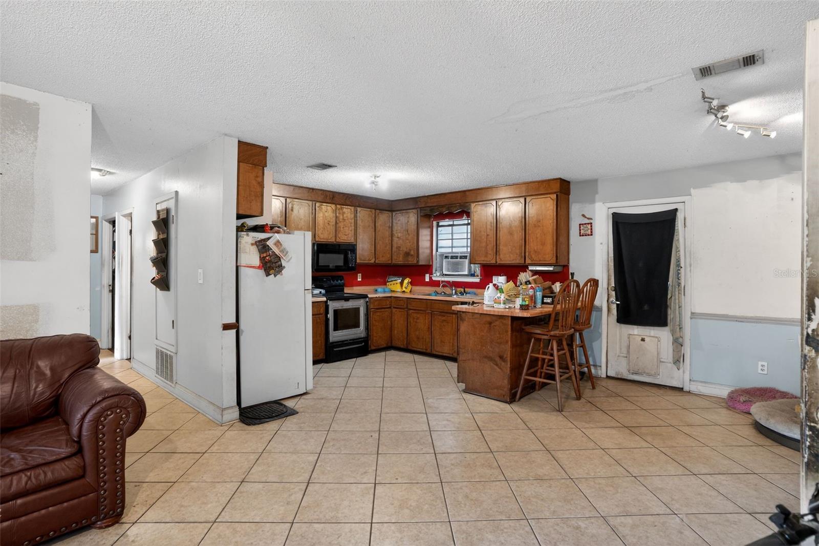 Image 9 of 37 For 9910 Oak Haven Road