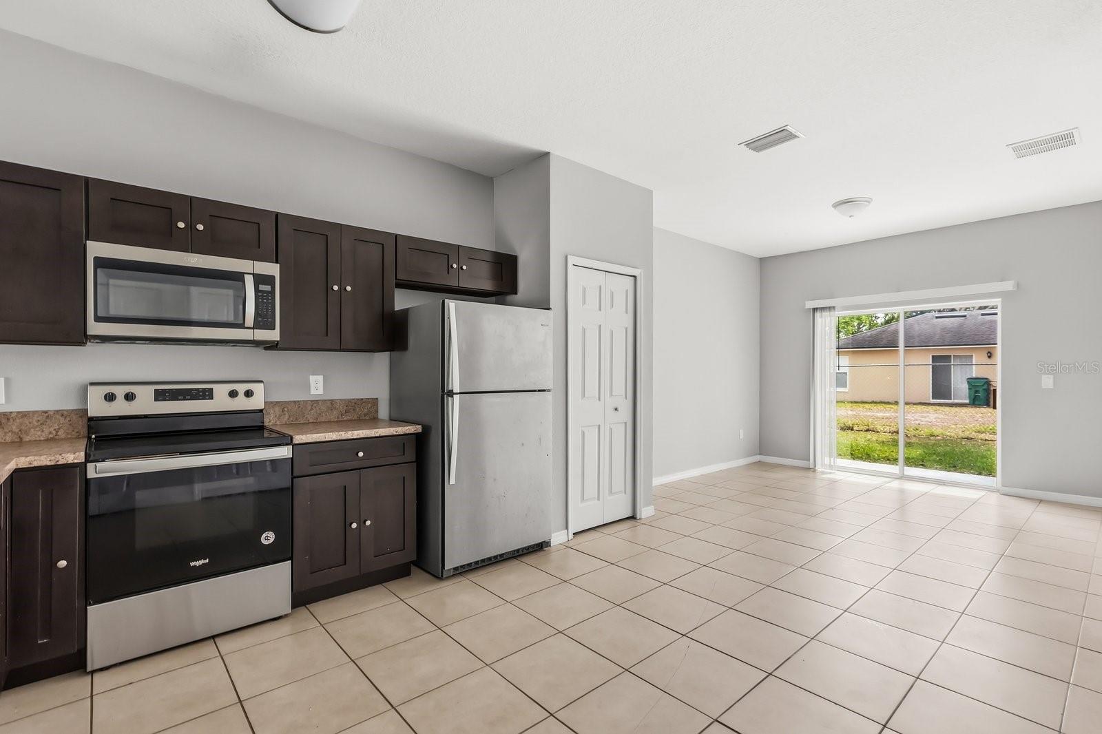 Image 10 of 25 For 677-679 Royalty Court 2