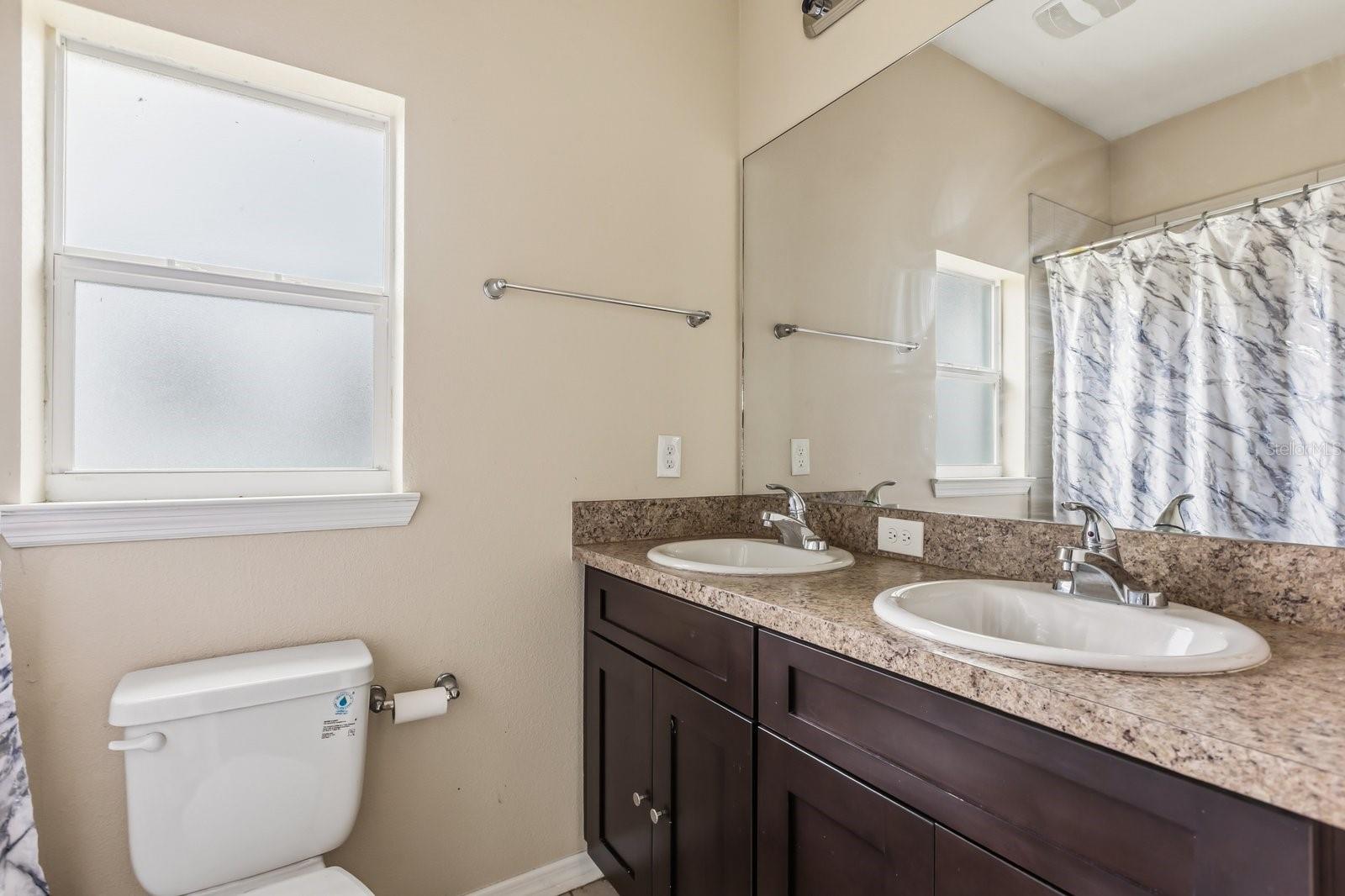 Image 13 of 25 For 677-679 Royalty Court 2