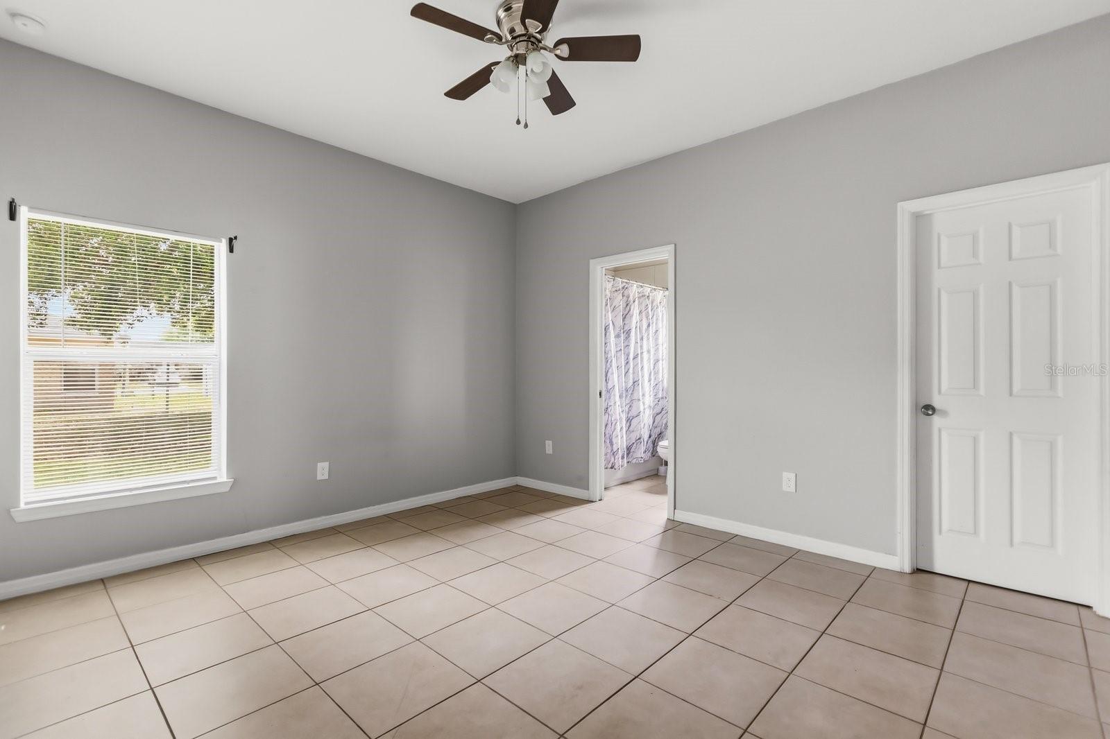 Image 14 of 25 For 677-679 Royalty Court 2