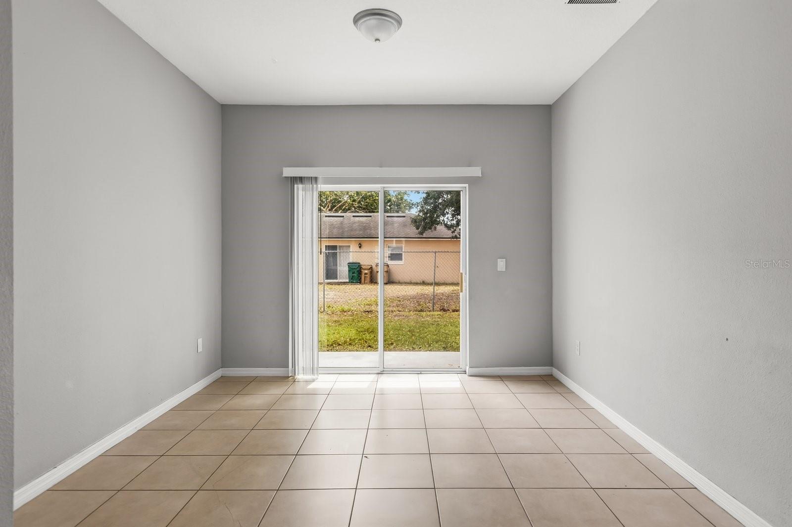 Image 18 of 25 For 677-679 Royalty Court 2