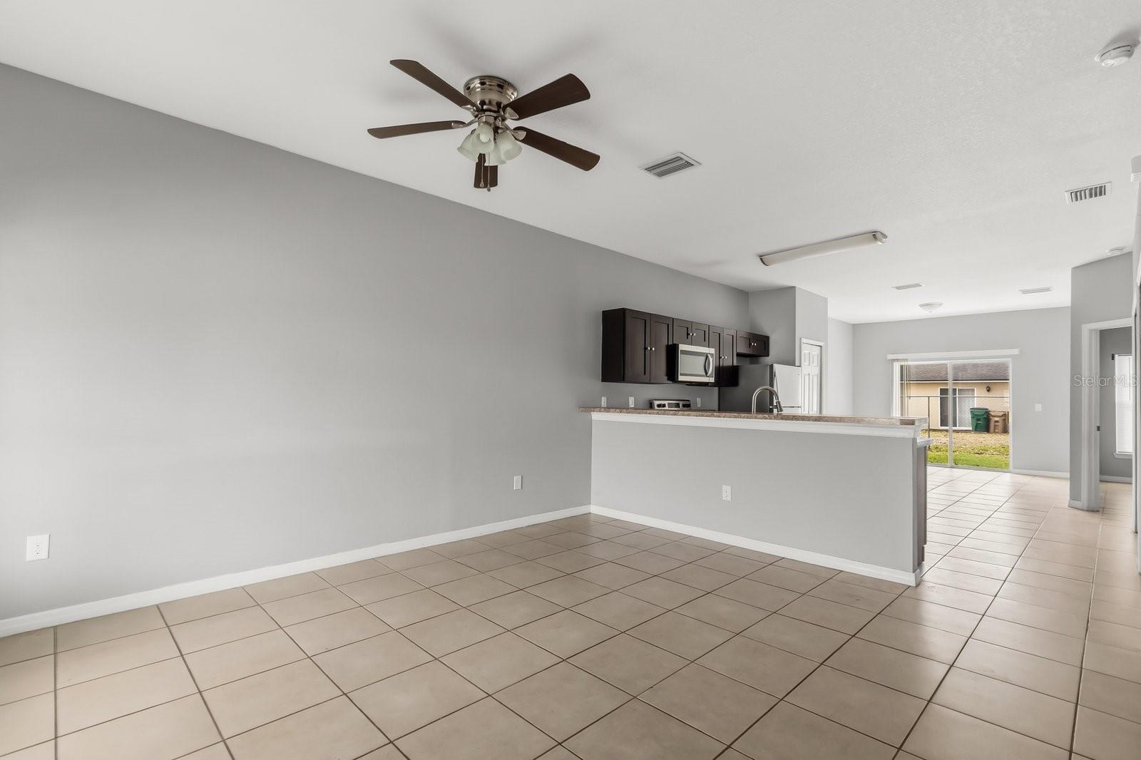 Image 3 of 25 For 677-679 Royalty Court 2