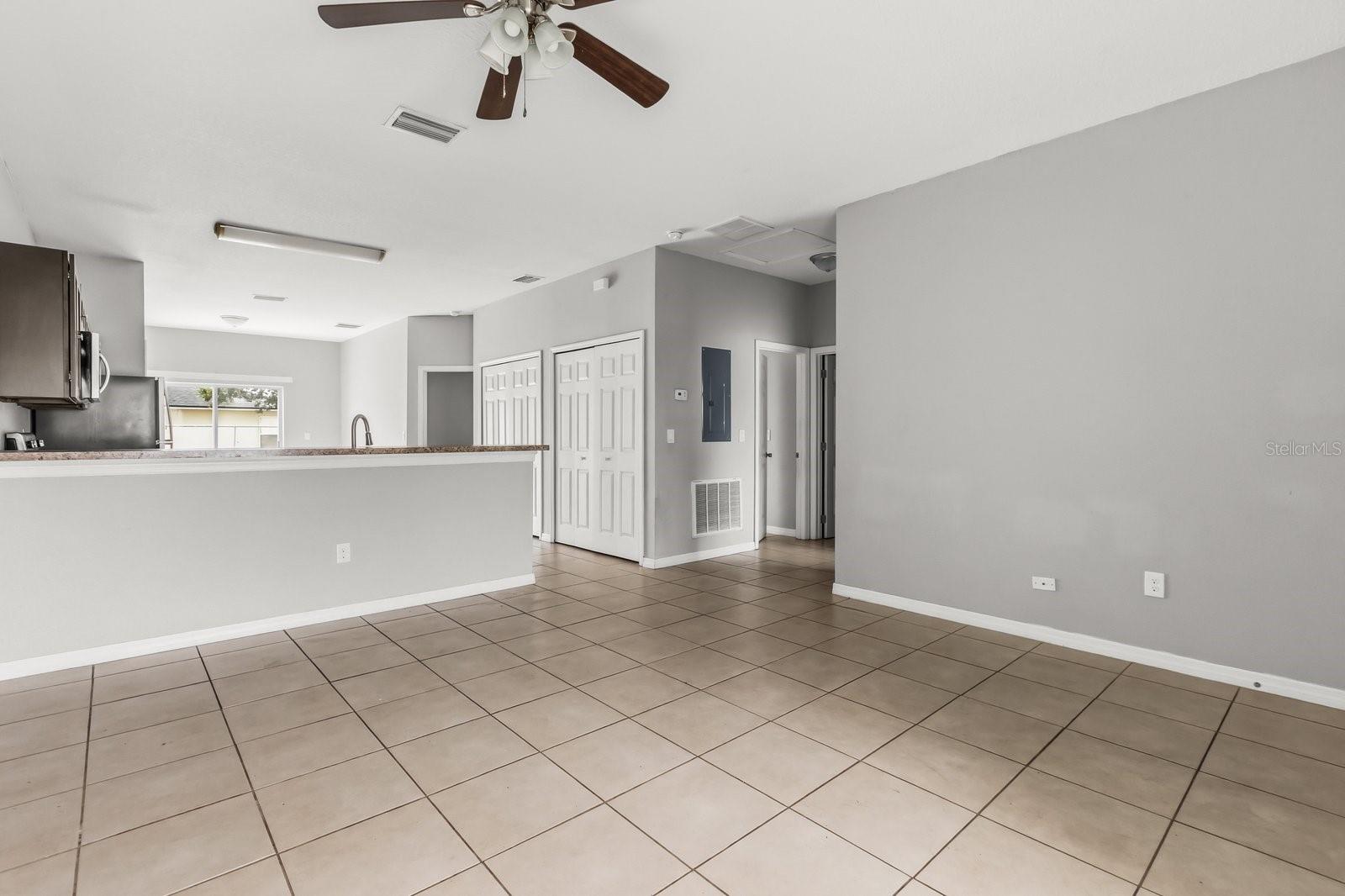 Image 4 of 25 For 677-679 Royalty Court 2