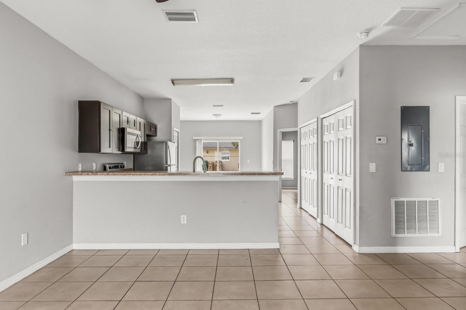 Image 5 of 25 For 677-679 Royalty Court 2