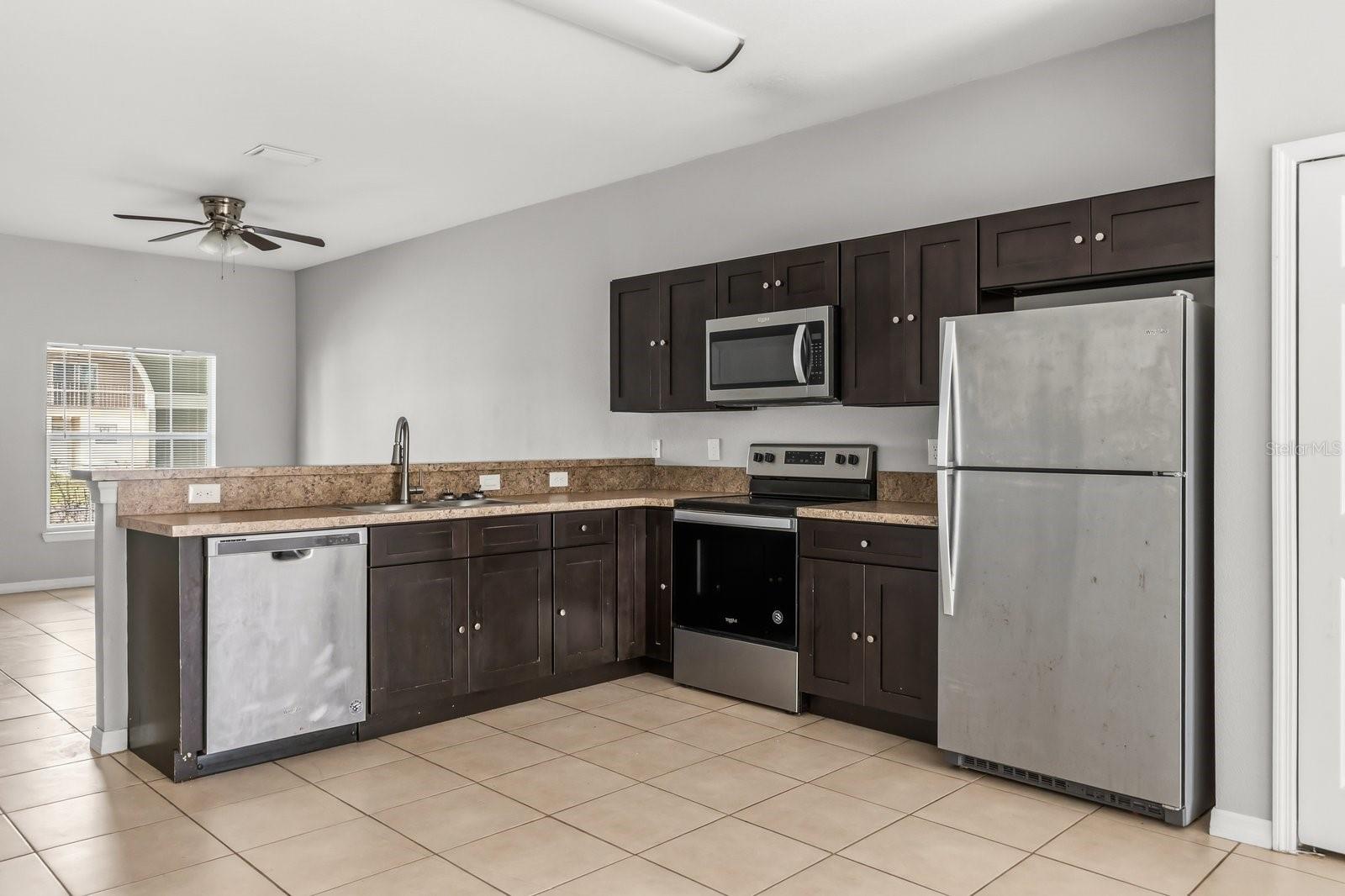 Image 9 of 25 For 677-679 Royalty Court 2