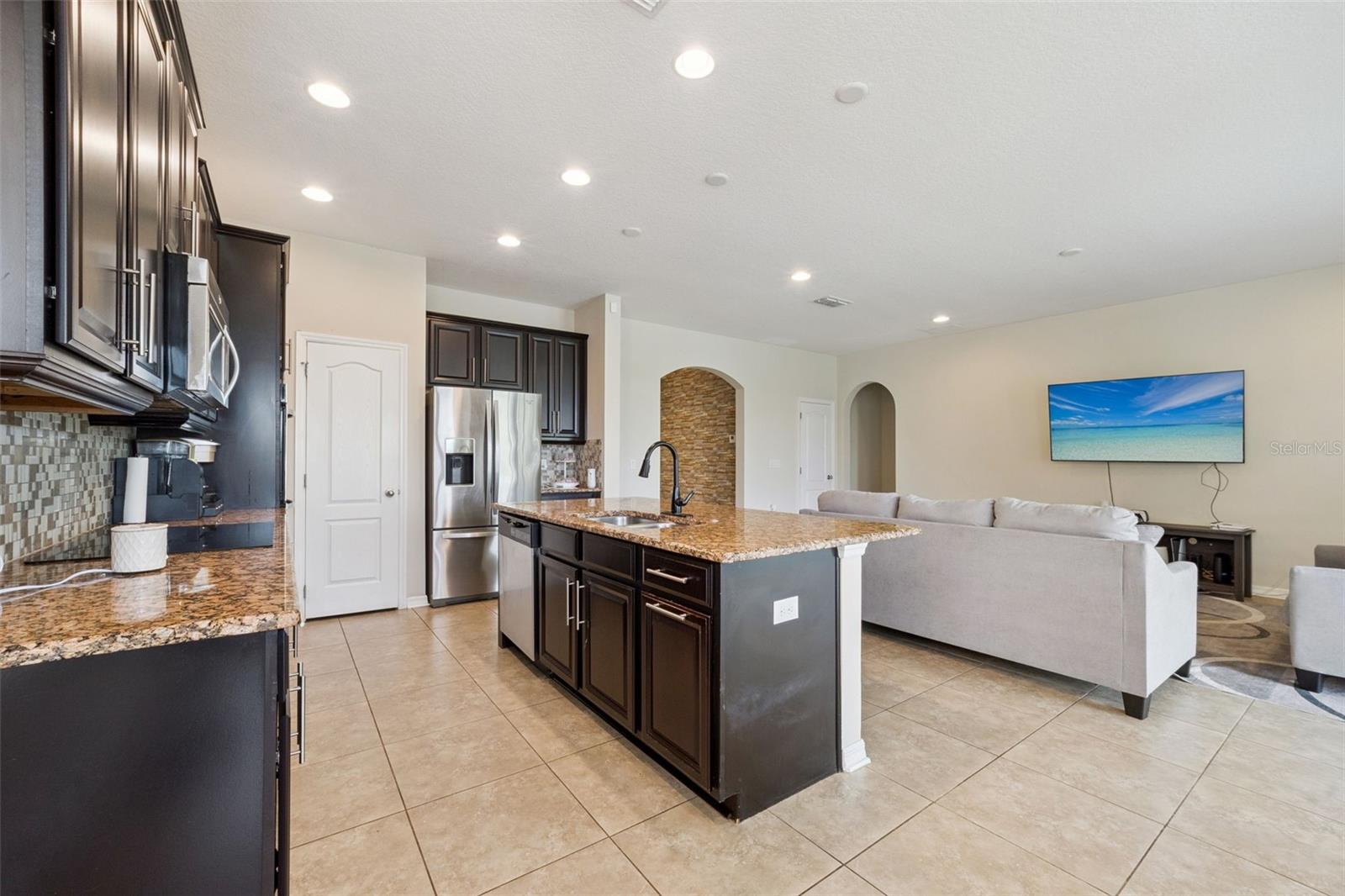 Image 11 of 35 For 1005 Fountain Coin Loop