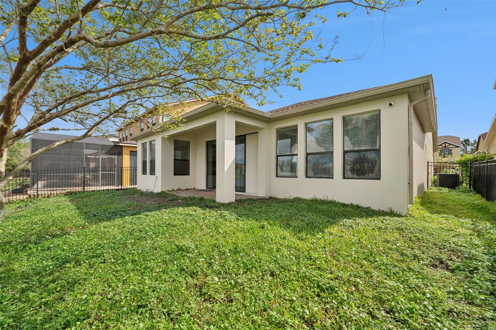 Image 29 of 35 For 1005 Fountain Coin Loop