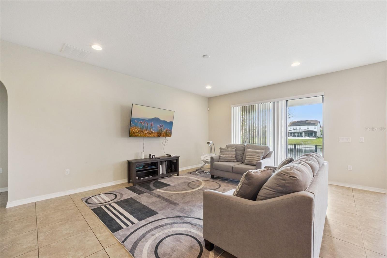 Image 7 of 35 For 1005 Fountain Coin Loop