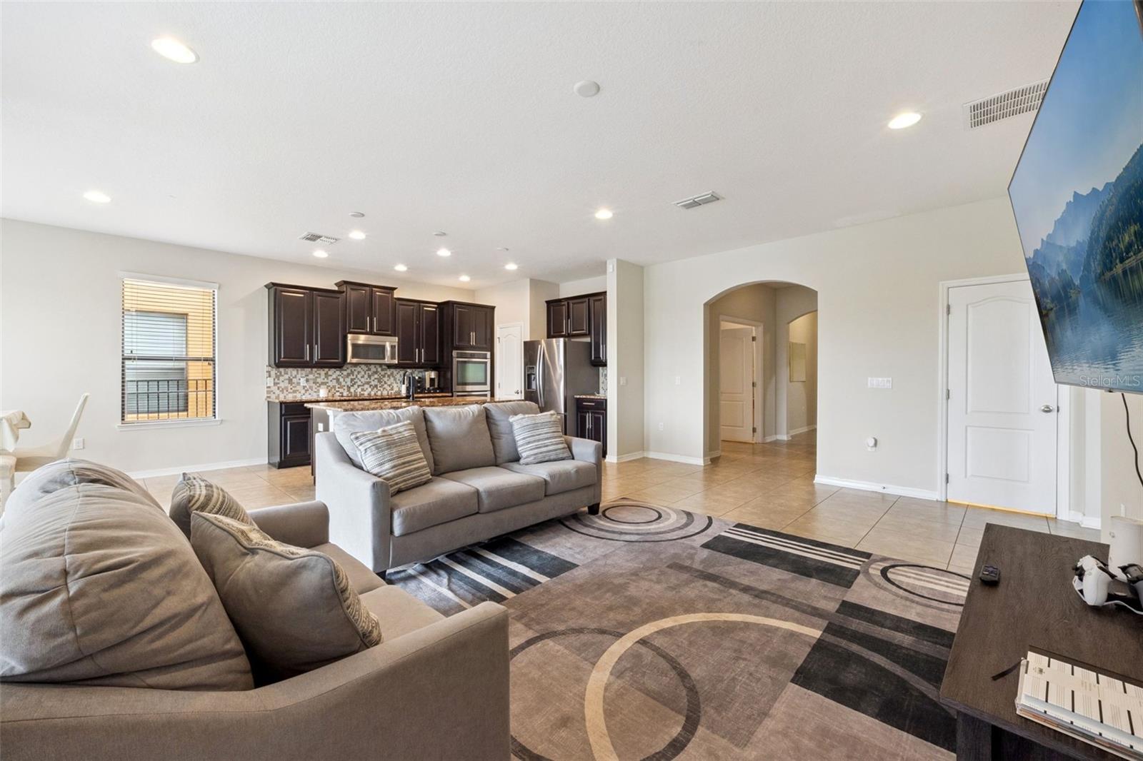 Image 8 of 35 For 1005 Fountain Coin Loop