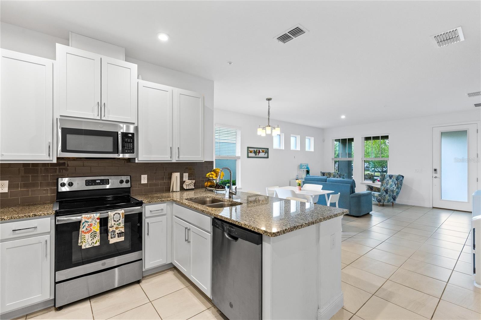 Image 10 of 39 For 13157 Salk Way