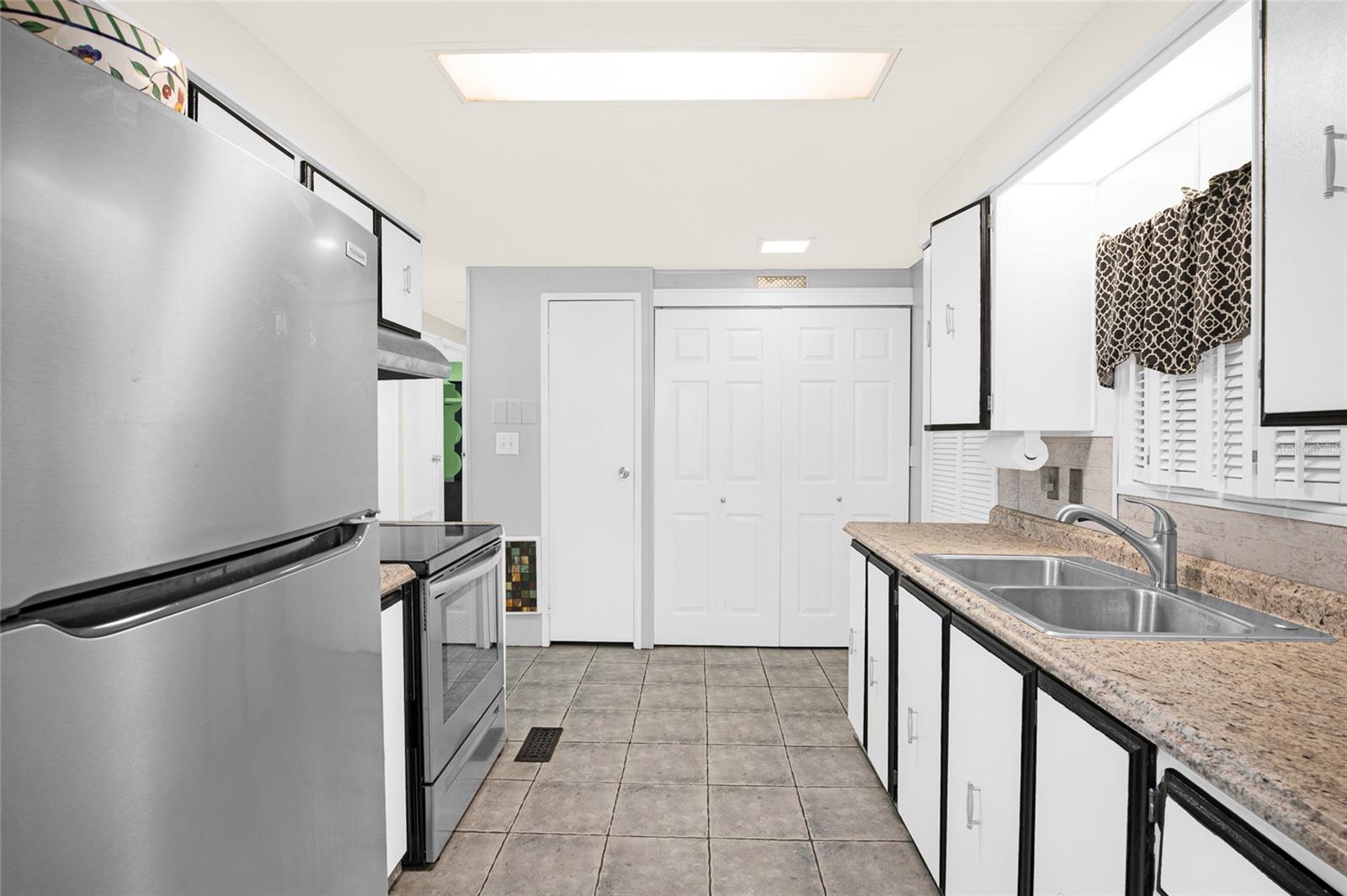 Image 16 of 32 For 2475 Karen Drive