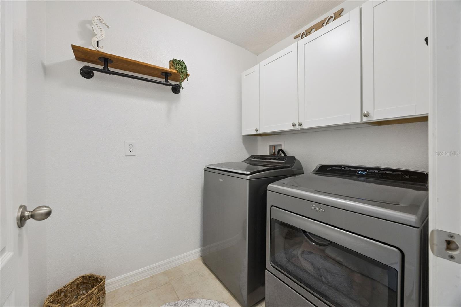 Image 29 of 58 For 10756 Inside Loop