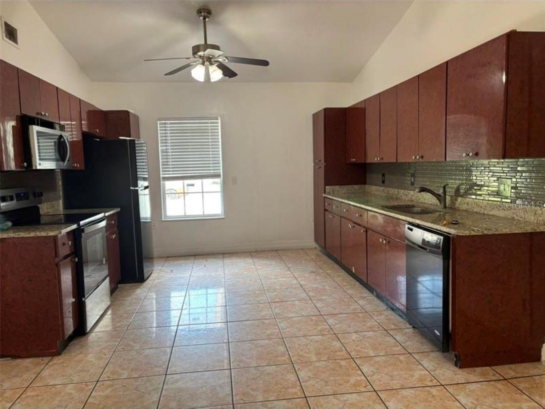 Image 4 of 22 For 233 Red Maple Drive