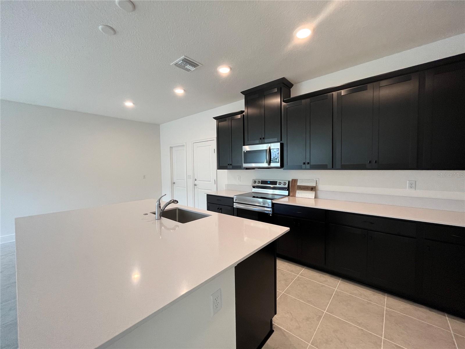 Image 8 of 23 For 3875 3875 Knotty Pine Street