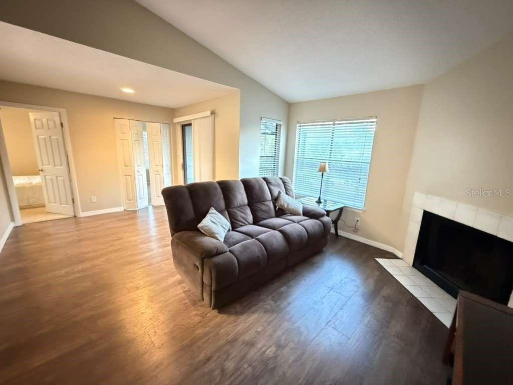 Image 4 of 17 For 3708 Idlebrook Circle 212