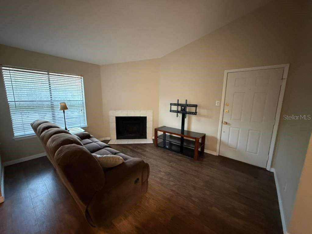 Image 5 of 17 For 3708 Idlebrook Circle 212