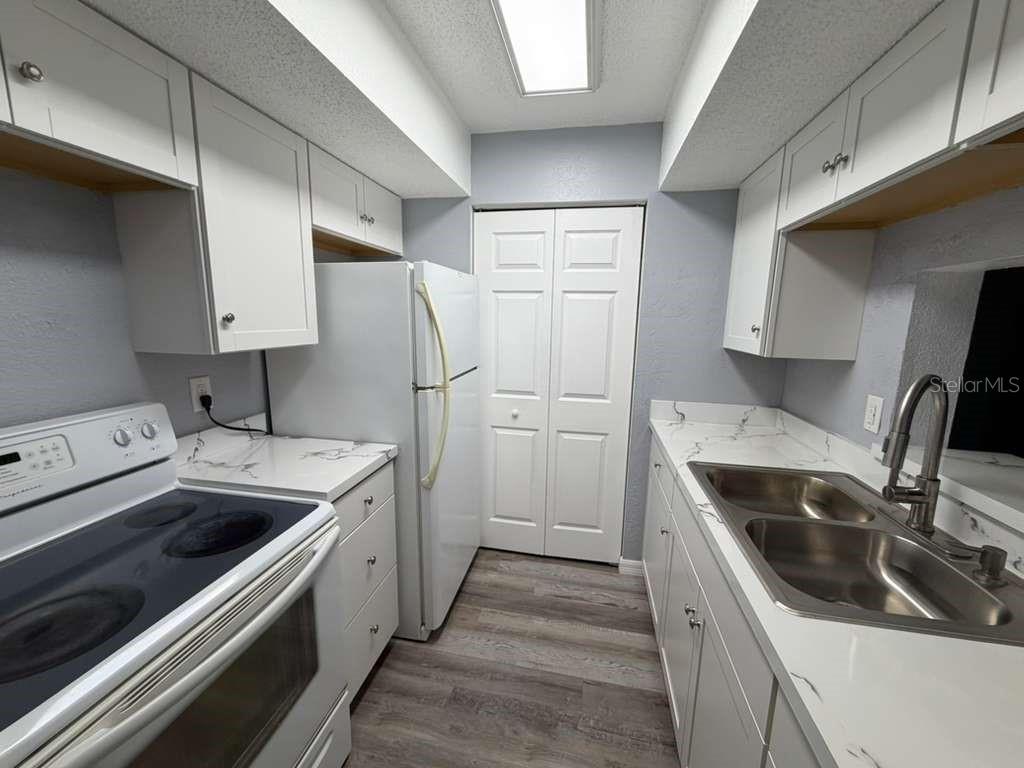 Image 7 of 17 For 3708 Idlebrook Circle 212