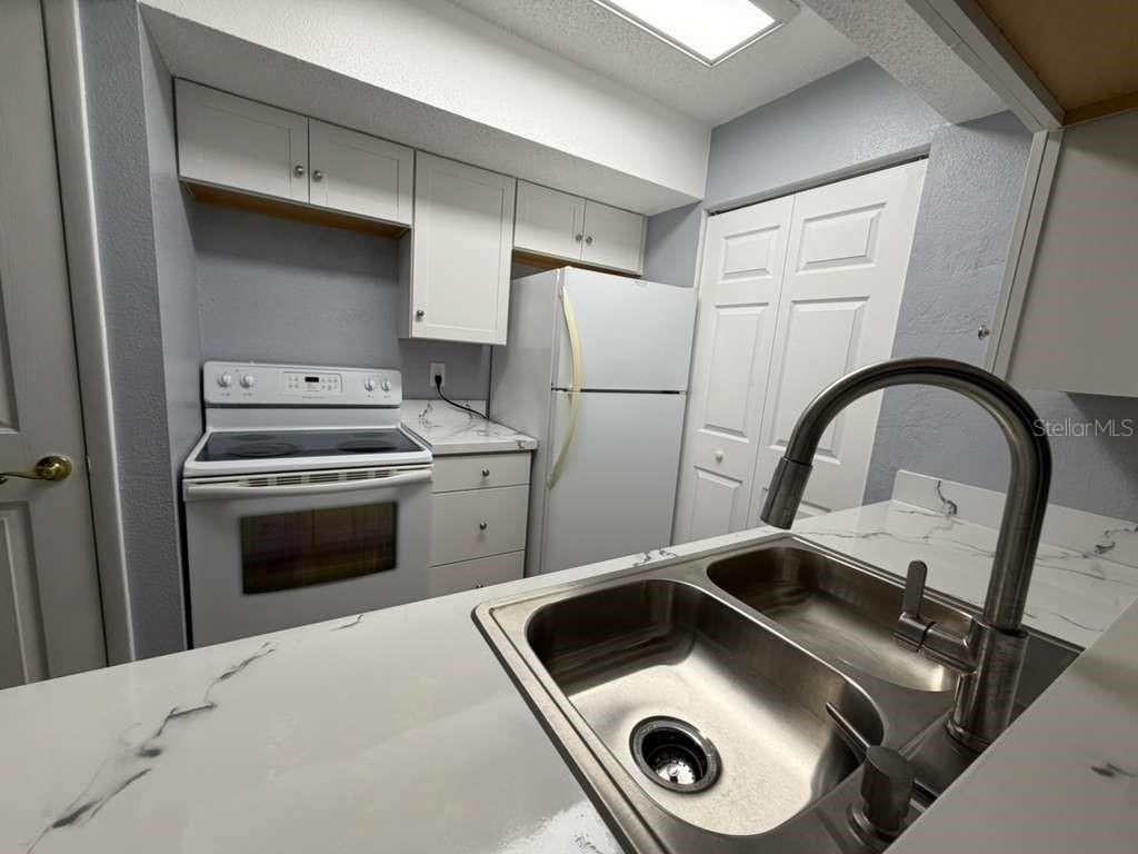 Image 8 of 17 For 3708 Idlebrook Circle 212