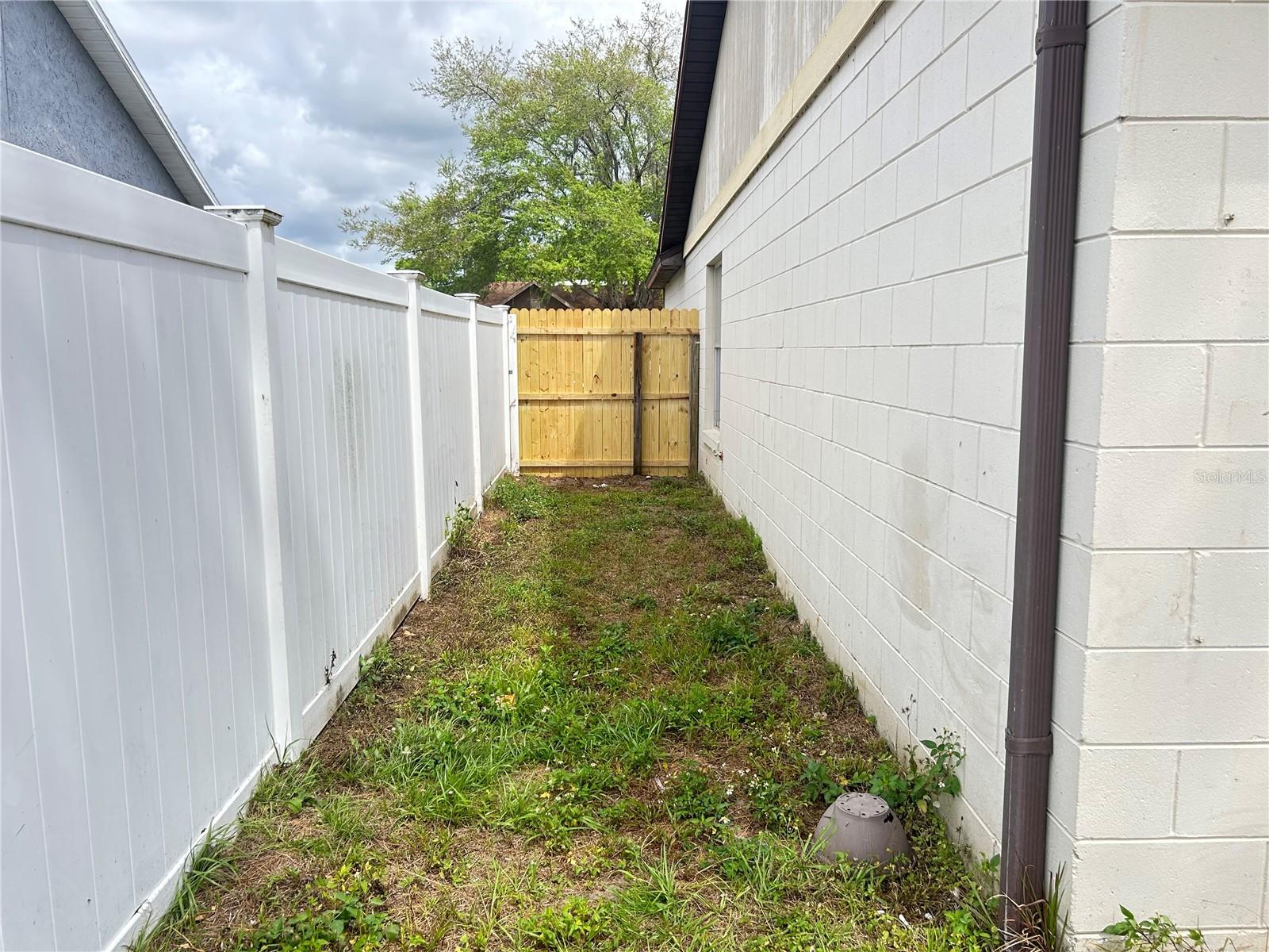 Image 21 of 22 For 8960 Valencia Gardens Drive